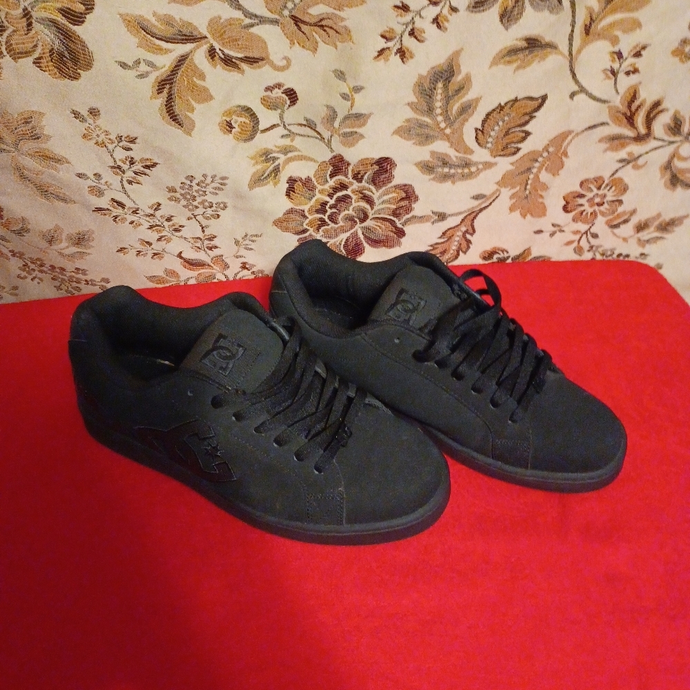 DC skate shoes